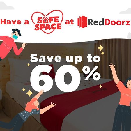Reddoorz Plus @ Poblacion Makati Макати Экстерьер фото