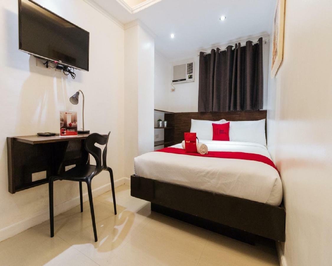 Reddoorz Plus @ Poblacion Makati Макати Экстерьер фото
